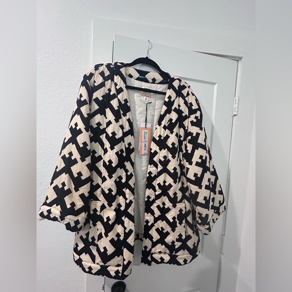 Geometric Quilted Open-Front Coat in Black & Cream - Brand Unspecified